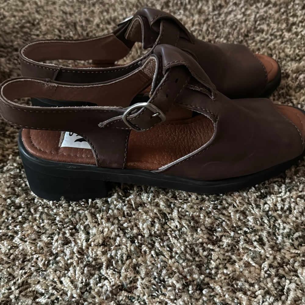 Vianey Sandle - Picture 3 of 7